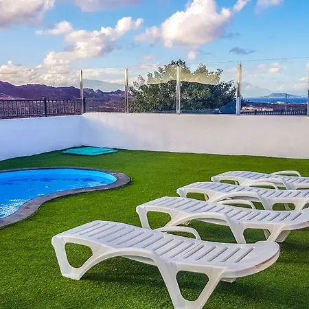 Private Pool & Solarium Big Bungalow In Corralejo